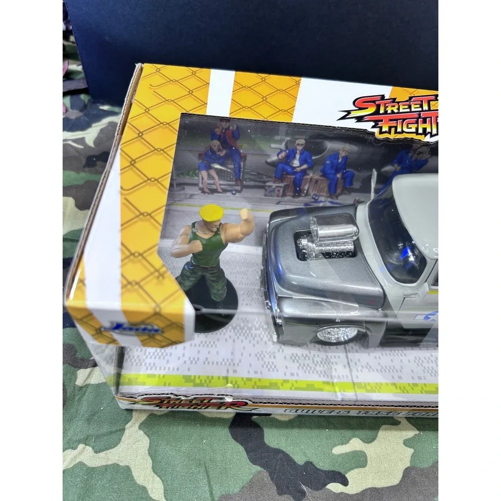 Jada Toys Street Fighter Guile & 1956 Ford F-100 Die-Cast Figure Set 1:24 34373